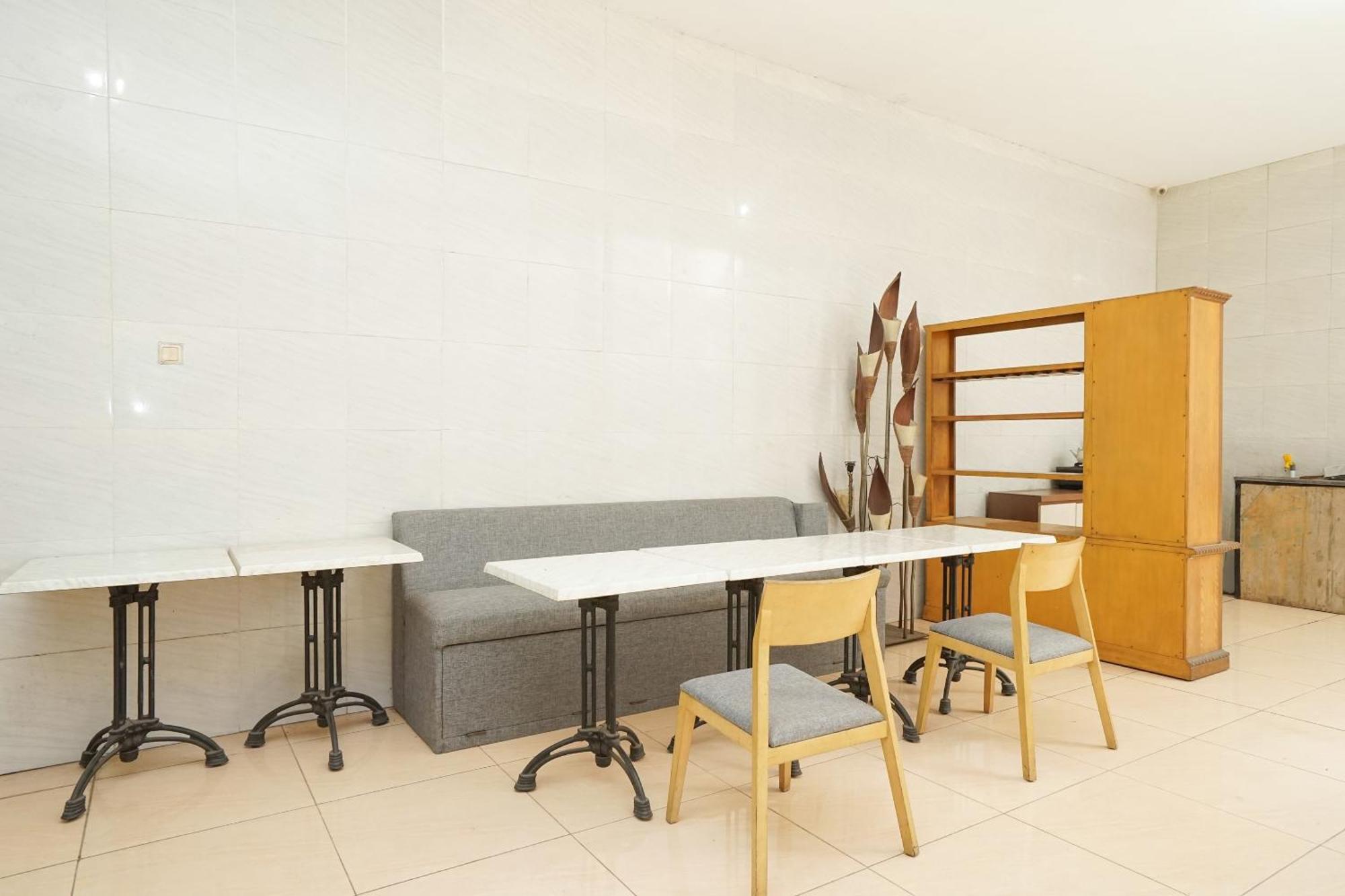 Oyo 425 Mojokerto Guesthouse ภายนอก รูปภาพ