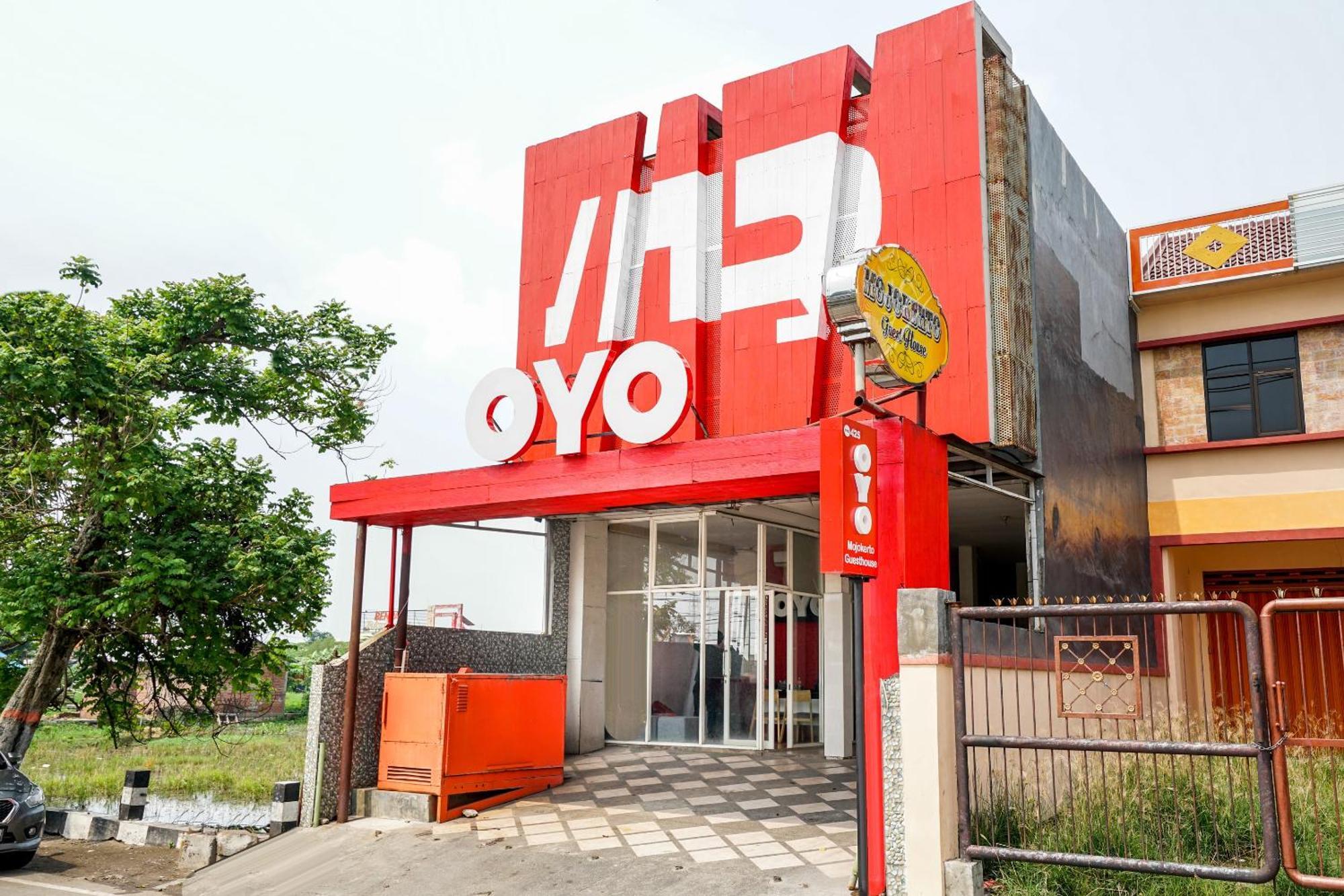 Oyo 425 Mojokerto Guesthouse ภายนอก รูปภาพ